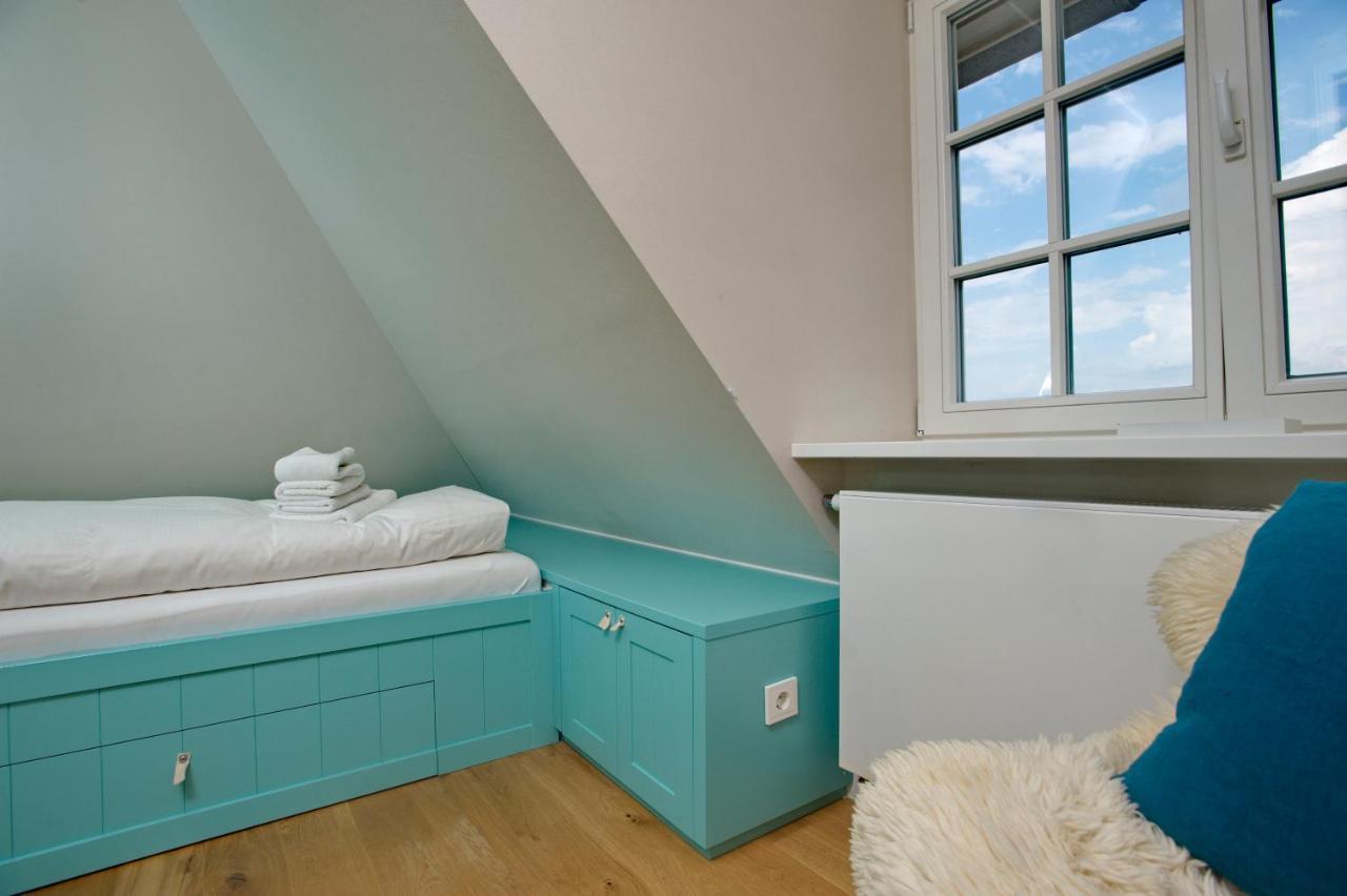 Apartment Yellow Upmarine *