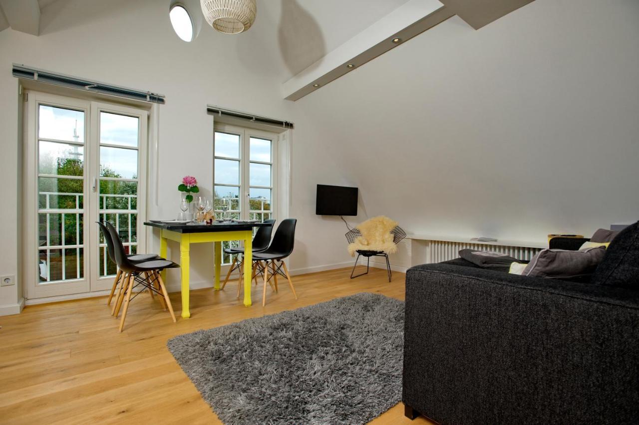 Yellow Upmarine Apartment